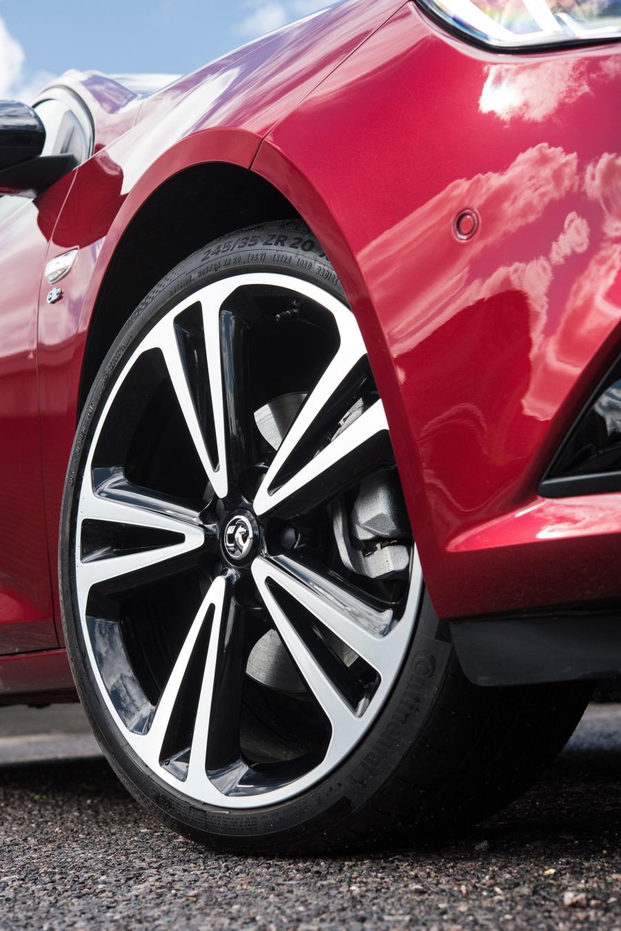 Колеса Vauxhall Insignia Sports Tourer Exclusive 2018 года  (фото 16 из 17)